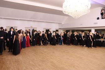 Uczniowie II LO w Wieluniu studniówkę mają już za sobą!